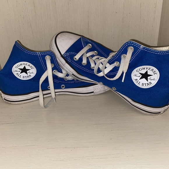 Barely worn chuck taylor sneakers - Picture 4 of 5